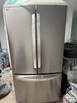 Band new LG REFRIGERATOR NEVER USED