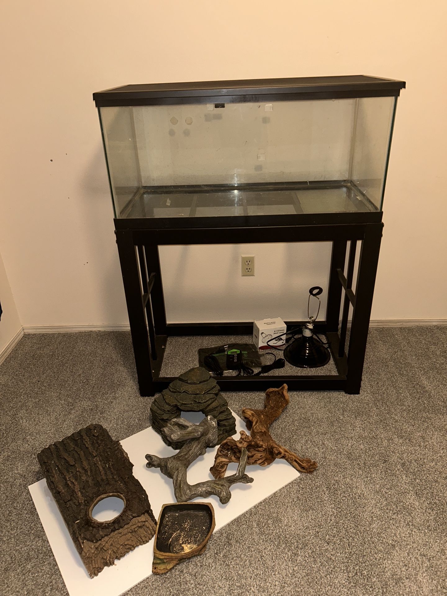 Snake/Lizard Tank & Supplies