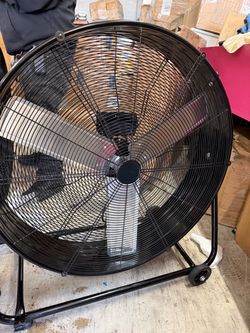 Industrial floor fan📍$70