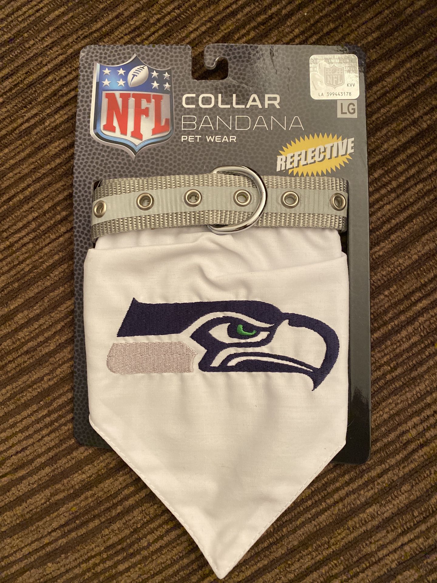 NWT Seattle Seahawks dog collar bandanna size large