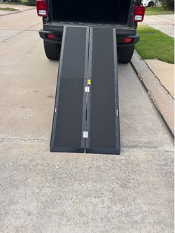 Portable aluminum ramp