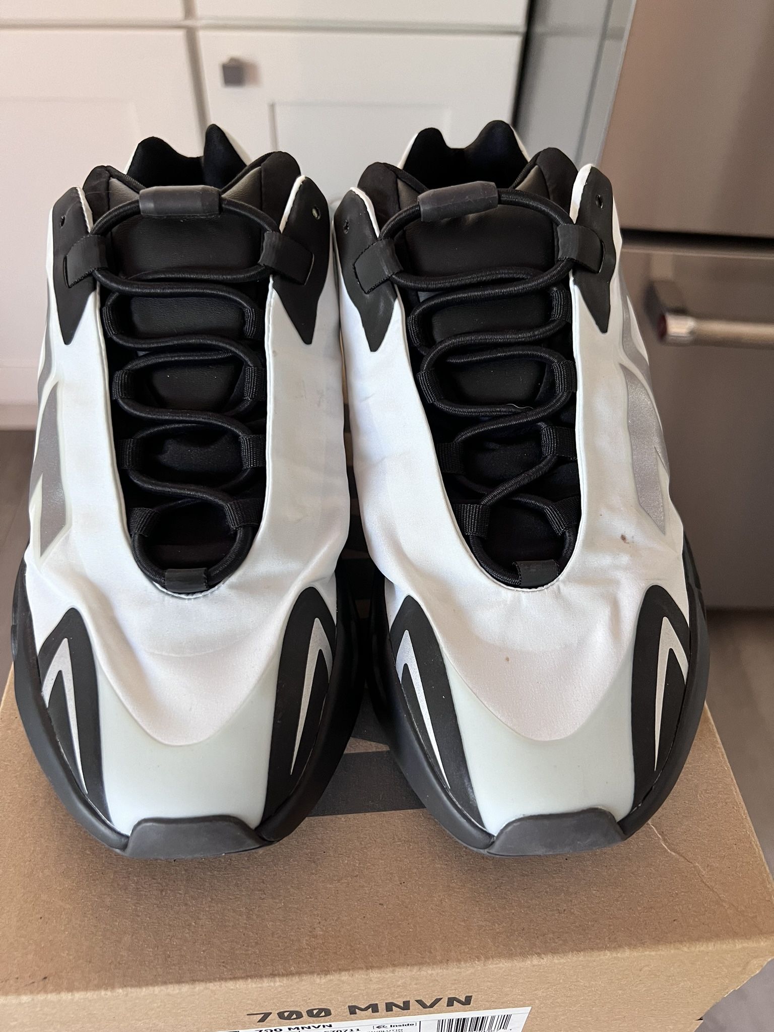 Yeezy 700 MNVN Blutin