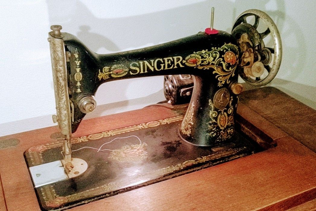 1910  Singer  “Red Eye”  Sewing  Machine  +  Cabinet – Electric & Working
