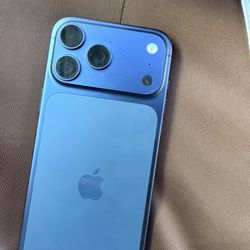 iPhone 17 Pro Max Perfect Condition (UNLOCKED) 