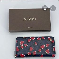 Gucci Wallet With Hearts 