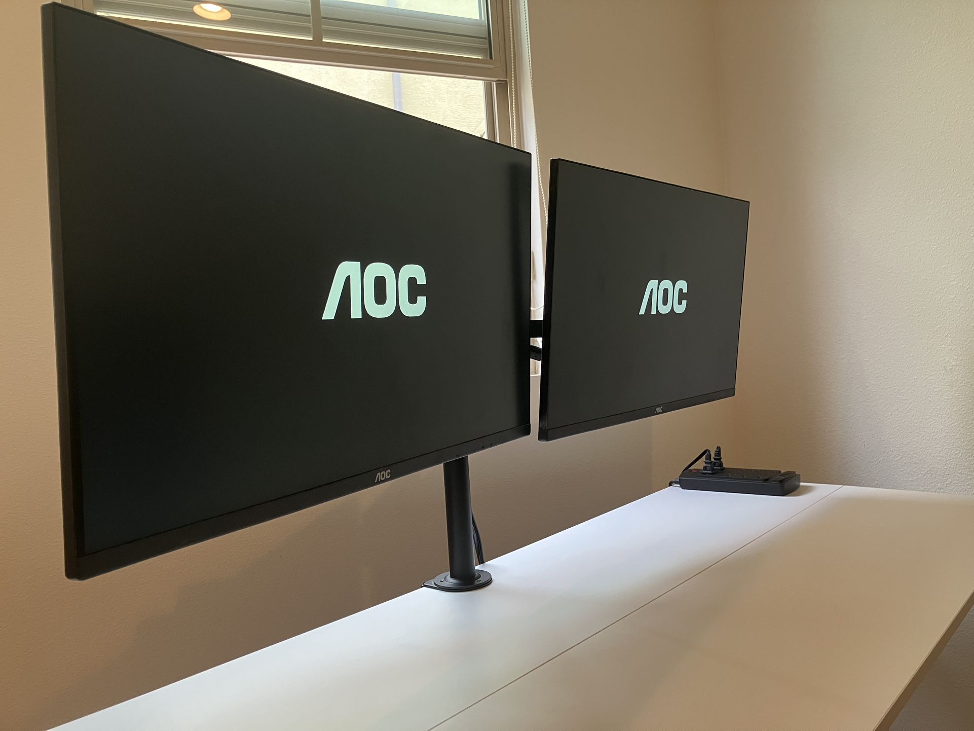 27 LCD Monitor with original packaging 