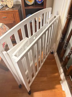 White Wooden Baby Crib with Wheels