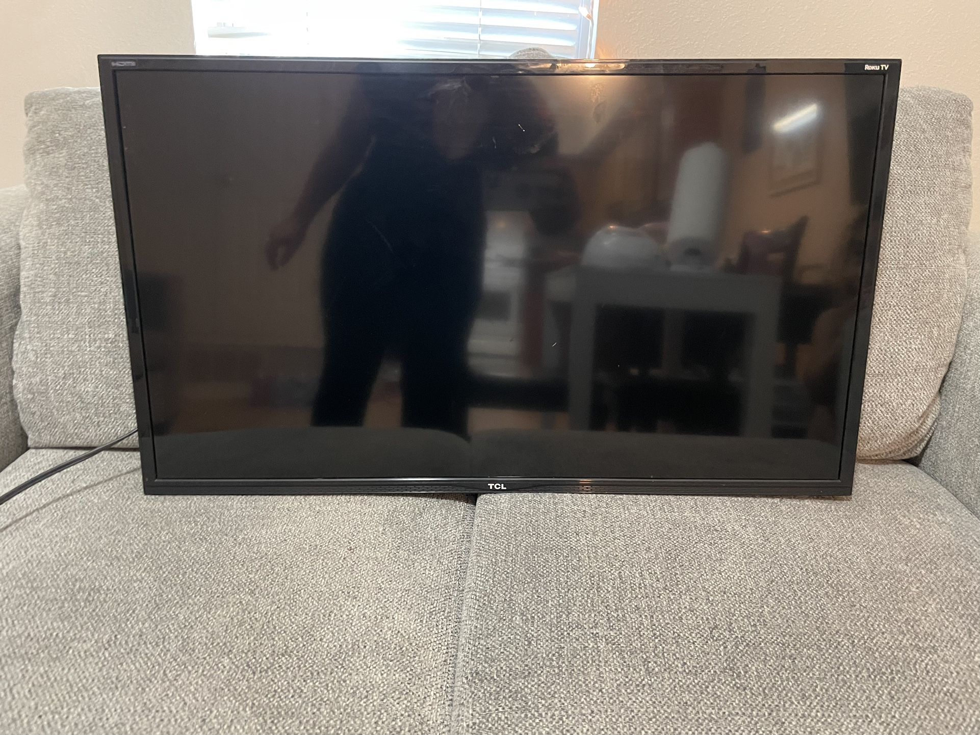 32” TCL ROKU TV