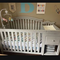 Baby Crib/Changing Table 