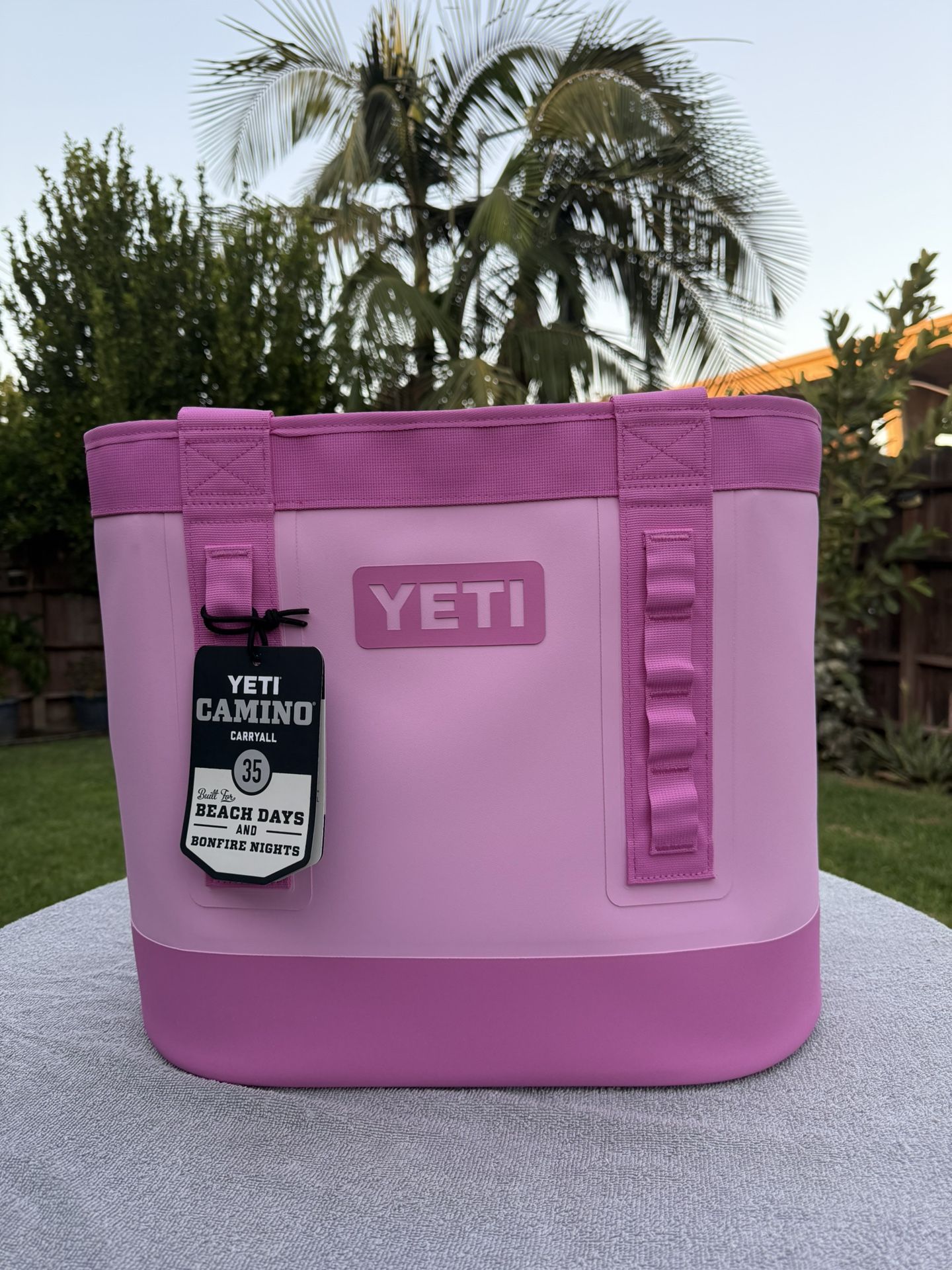 YETI Camino 35 Power Pink