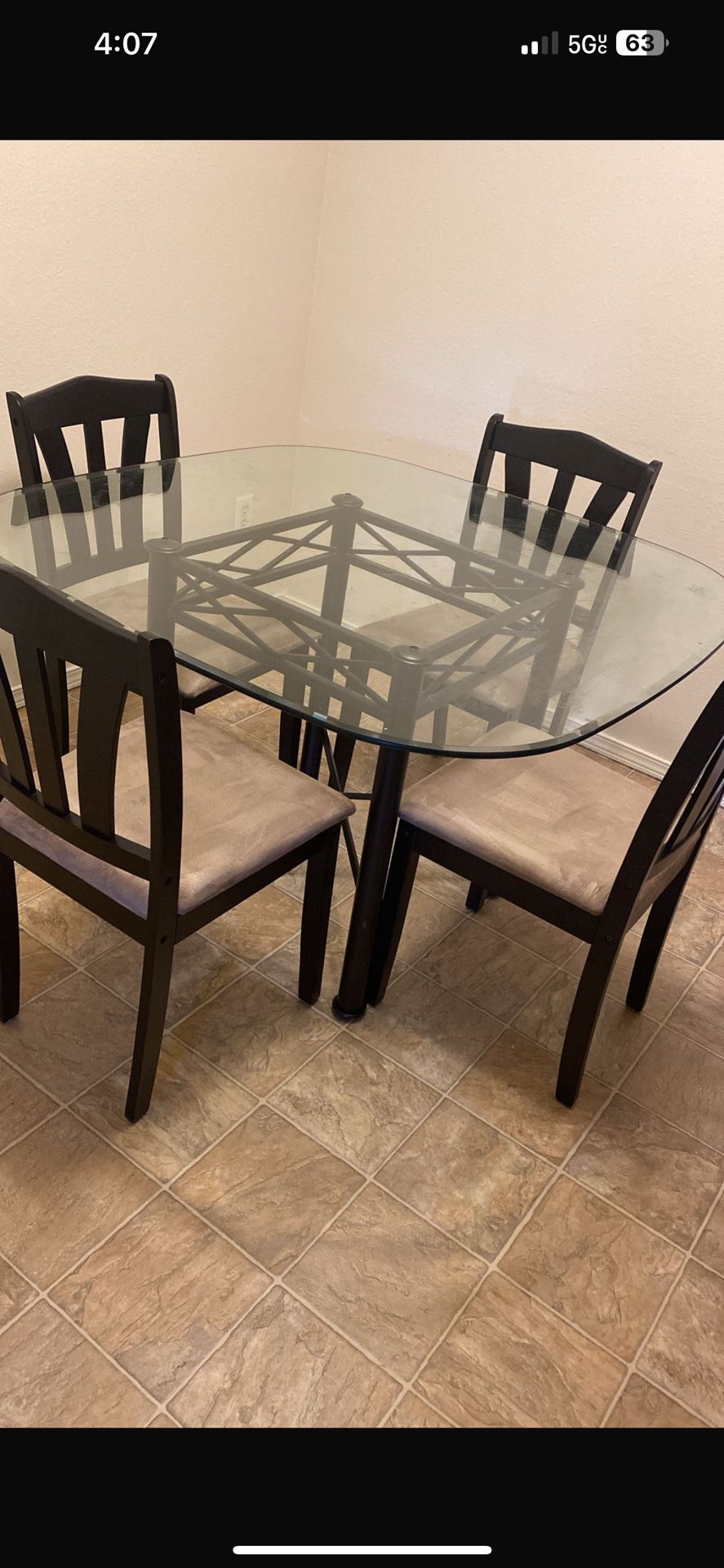 Cristal Table And 4 Chairs 