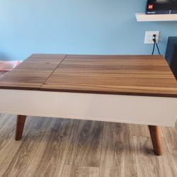 Small Coffee Table / Pequeña Mesa