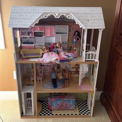 Barbie doll house with accessories and dolls