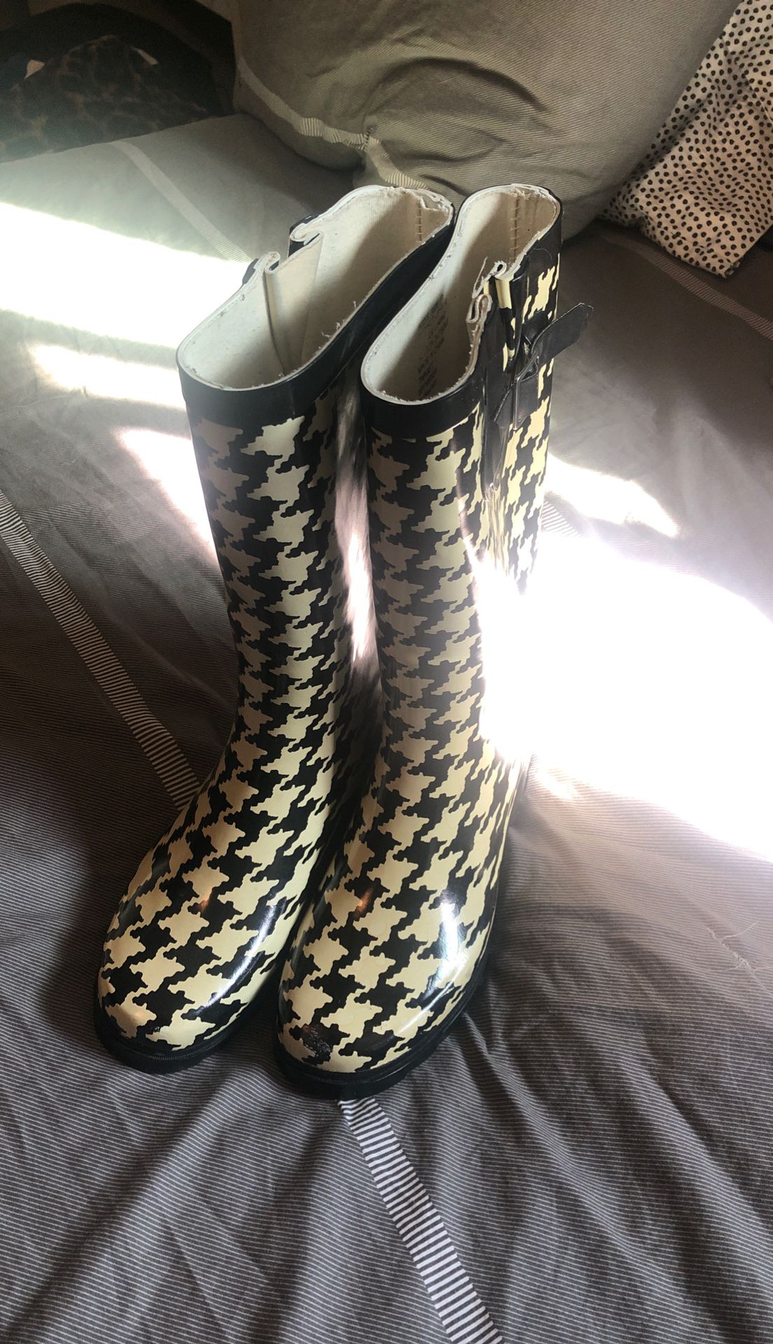 Rain boots size 7 for women