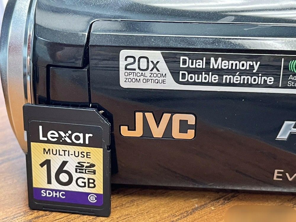 JVC Model Number GZ HM320BU Everio HD Digital Camcorder and Accessories. Tested. Working