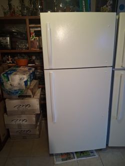 FRIDGE. FRIDGE..WORKING GOOD 30 X 66 .DELIVERY X $$