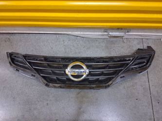 Nissan Altima emblem