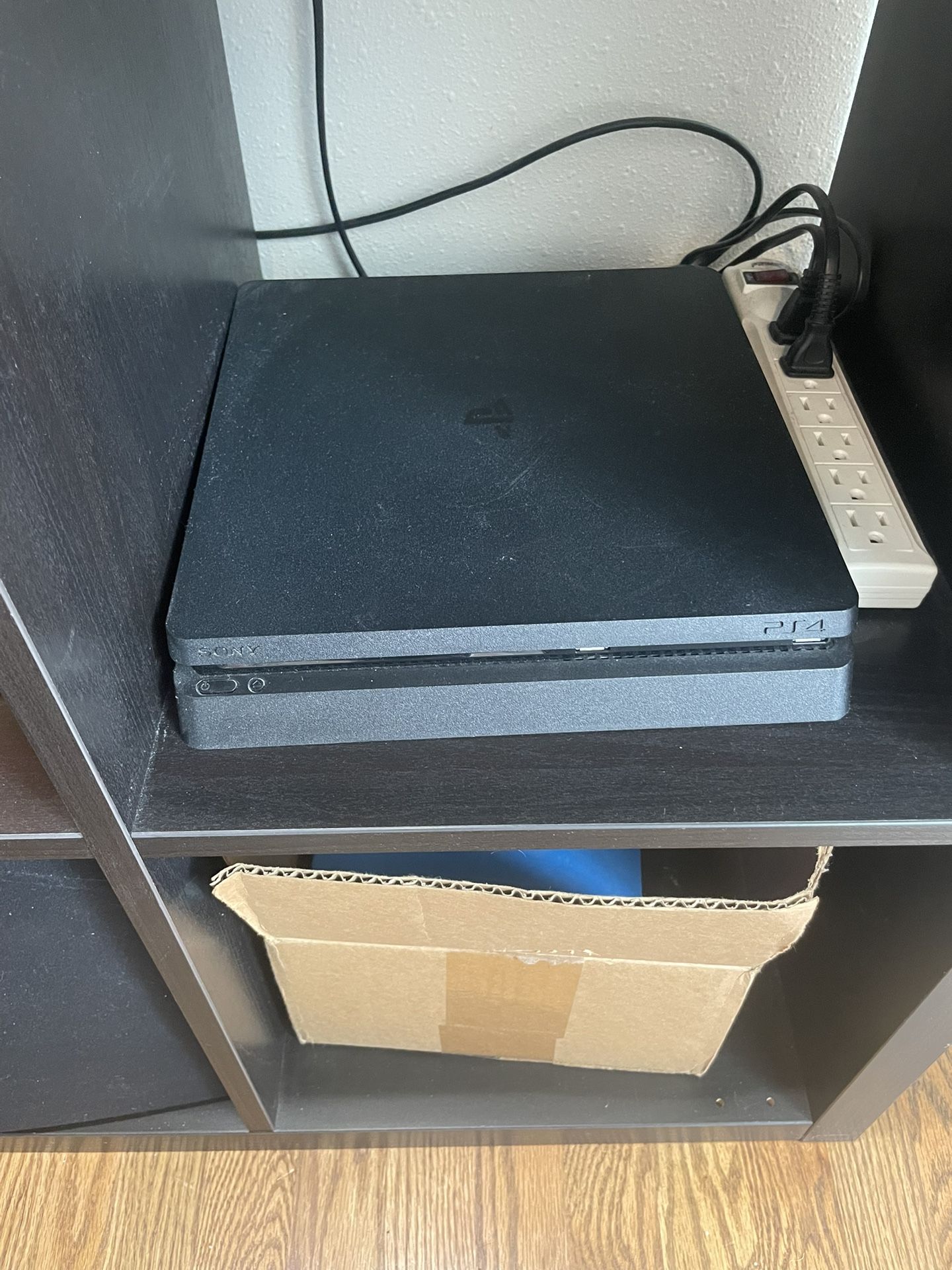 PS4 And Controllers