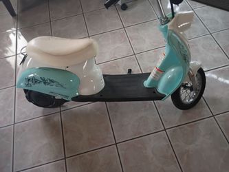 Scooter eléctrica para niños en buenas condiciones