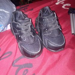 H U A R A C H E S Nike Slip-on Toddler Size 6  Shoes