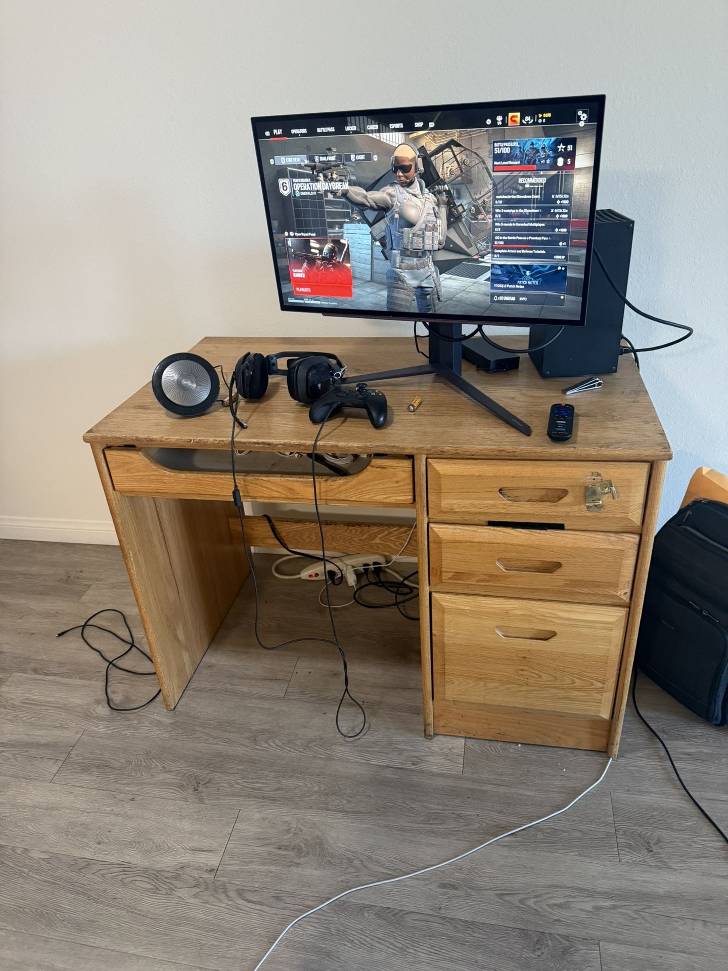 Free Desk And Dressers