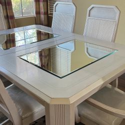 Dinning Table With Leaf And 5 Chairs