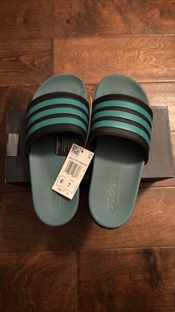 Adidas comfort slipper men 6/women 7 new
