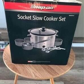 New SnapOn Socket Slow Cooker Set Never Used 4 Ceramic Bowls 4  