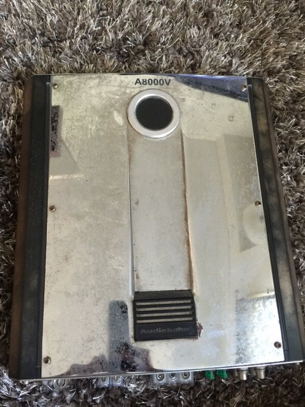 Audiobahn A8000v amp