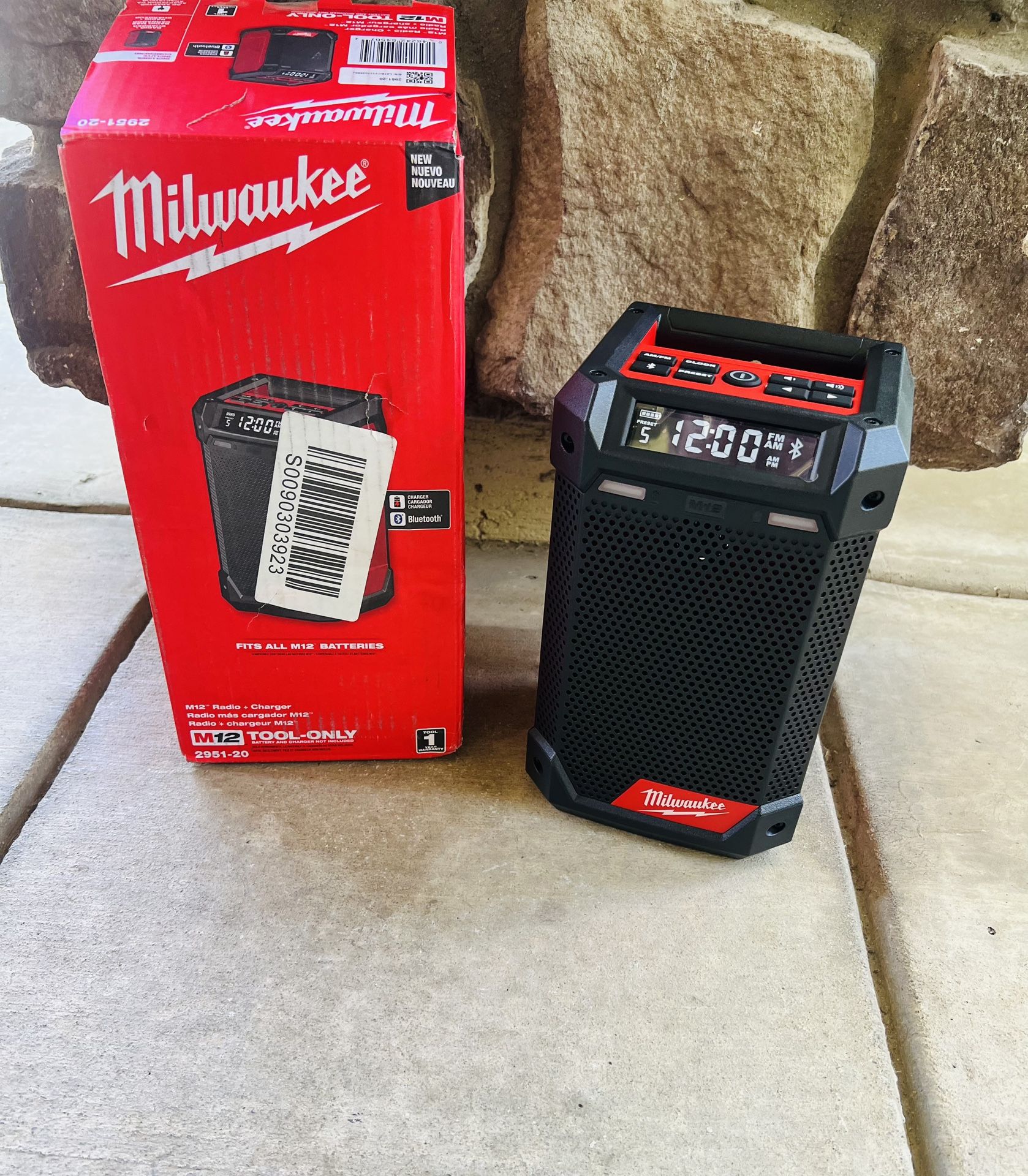 Milwaukee 2951-20 BROKEN M12 Bluetooth Jobsite Radio BROKEN 45242545674