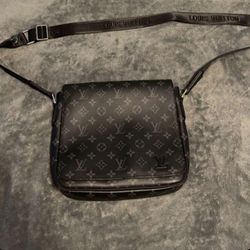 Louis Vuitton Messenger Bag