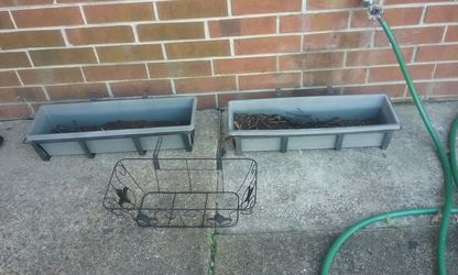 Window plant or flower basket