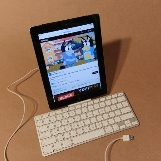 iPad 64GB (2nd Generation) + Accessories