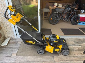 Dewalt Electric Lawnmover with batteries