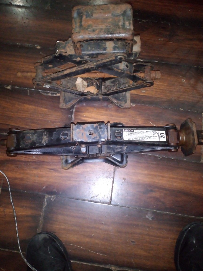 2 Car Jack Use For Tires Change But Too Small For My Truck So Am Selling It For $80 For Both Of Them 