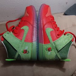 Nike Dunk High Sb Strawberry cough 