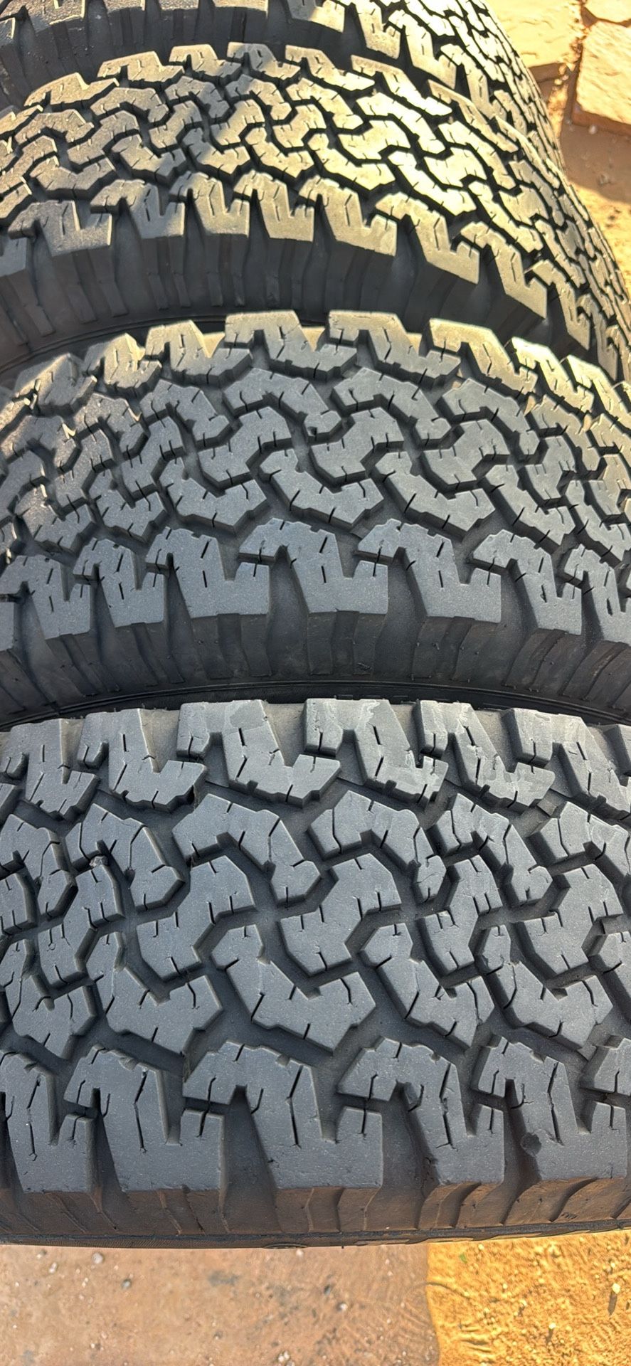 Set 4 Tires 265 70 17