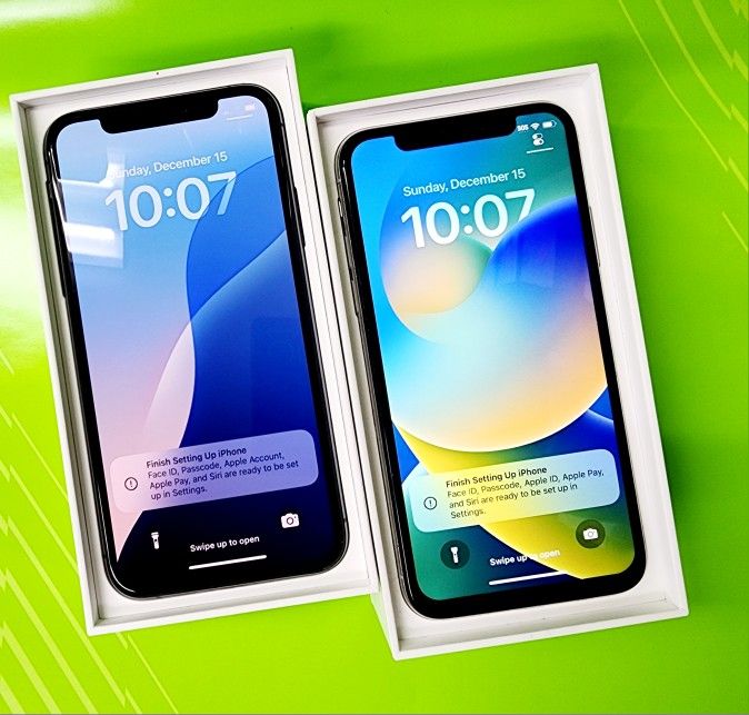 iPhone Xs UNLOCKED