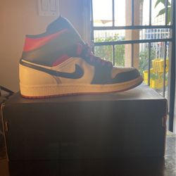 Air Jordan 1 MID