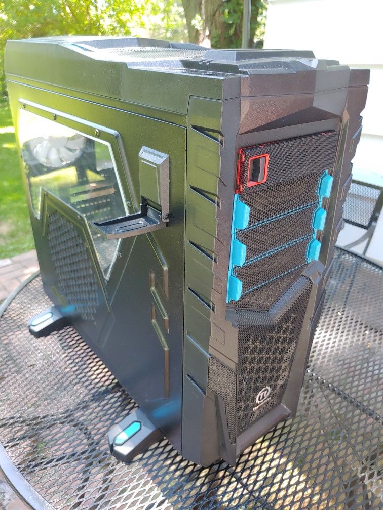 Thermaltake Chaser Series Chaser MK-I (VN300M1W2N) Black SECC Extra Big ATX Tower Computer Case Support ATX PS2 Power Supply