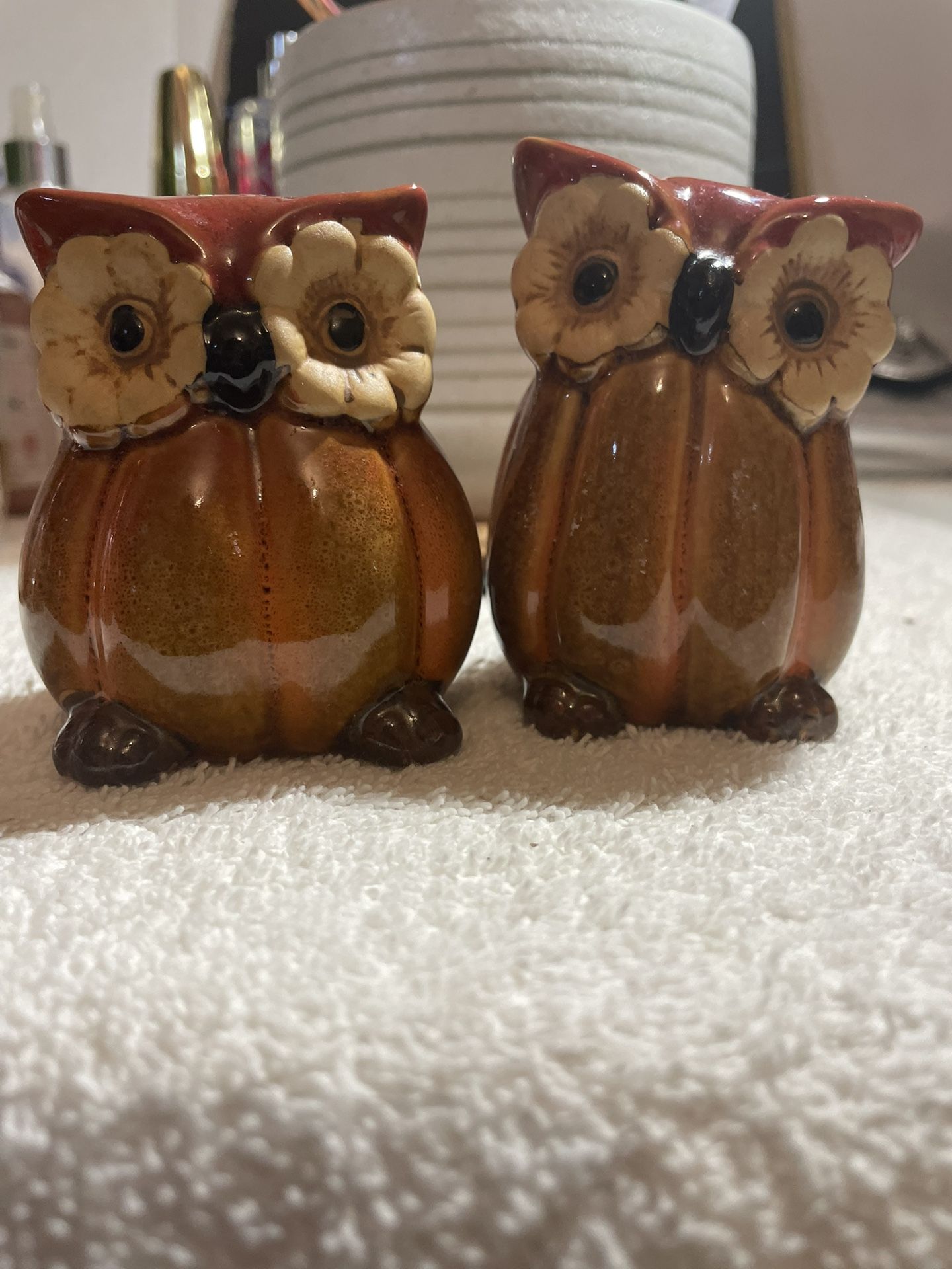Vintage Ceramic 3” OWL Salt & Pepper Set .