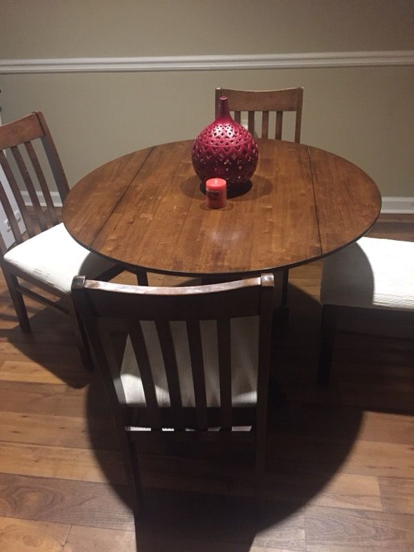 Wood round table and 4 chairs