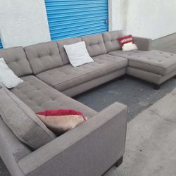 Modern sectional couch 🛋 very clean and nice
