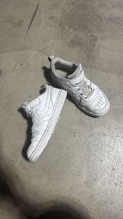 White Nike Court Borough Unisex - size 1 little kids