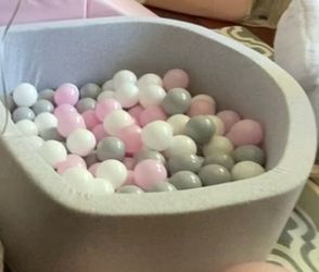 Kids Foam Ball Pit with Balls