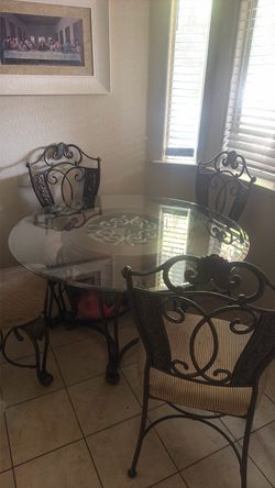 Glass dinning table