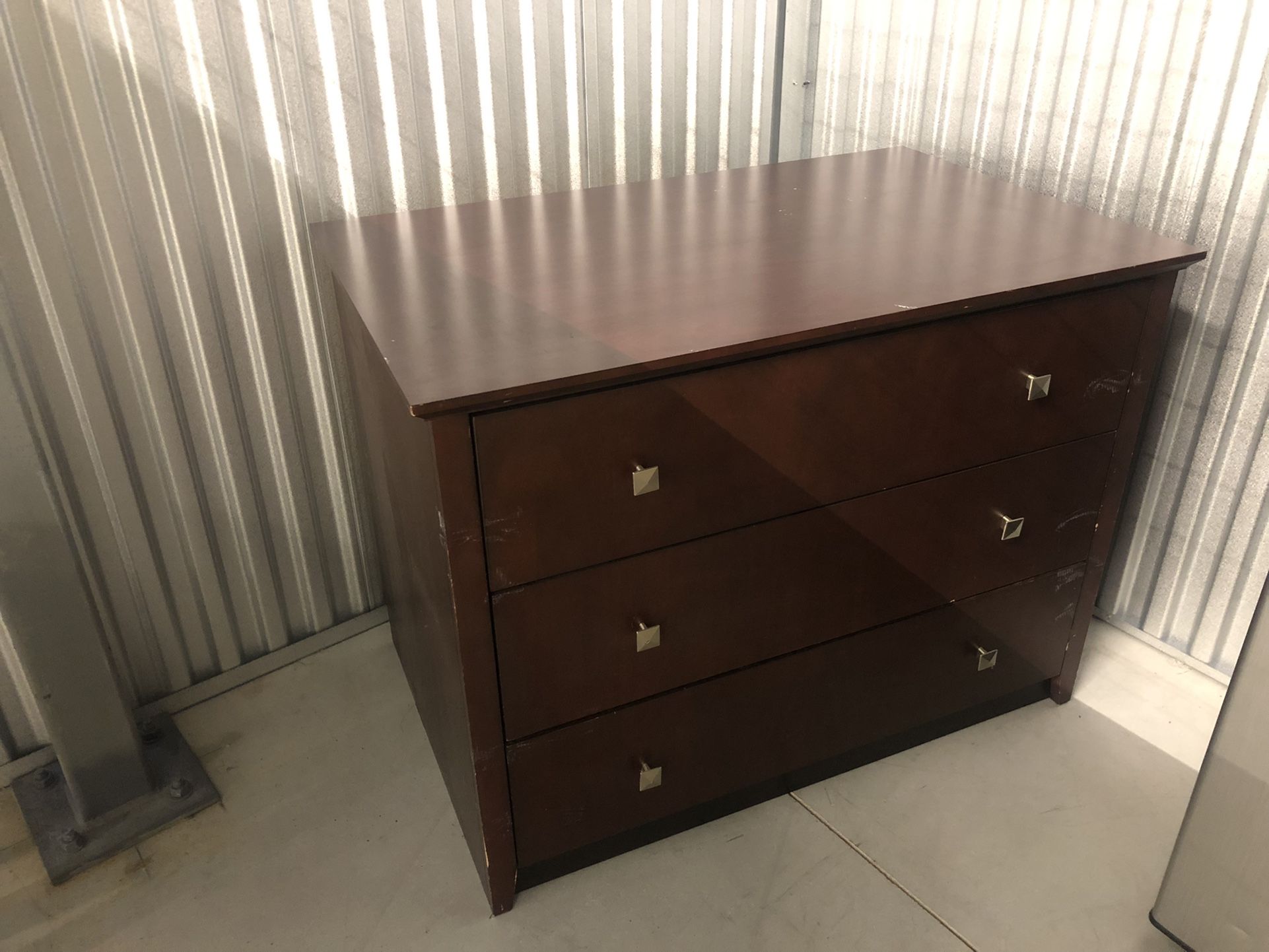 Kimball 3 drawer dresser W40”H30”D25”
