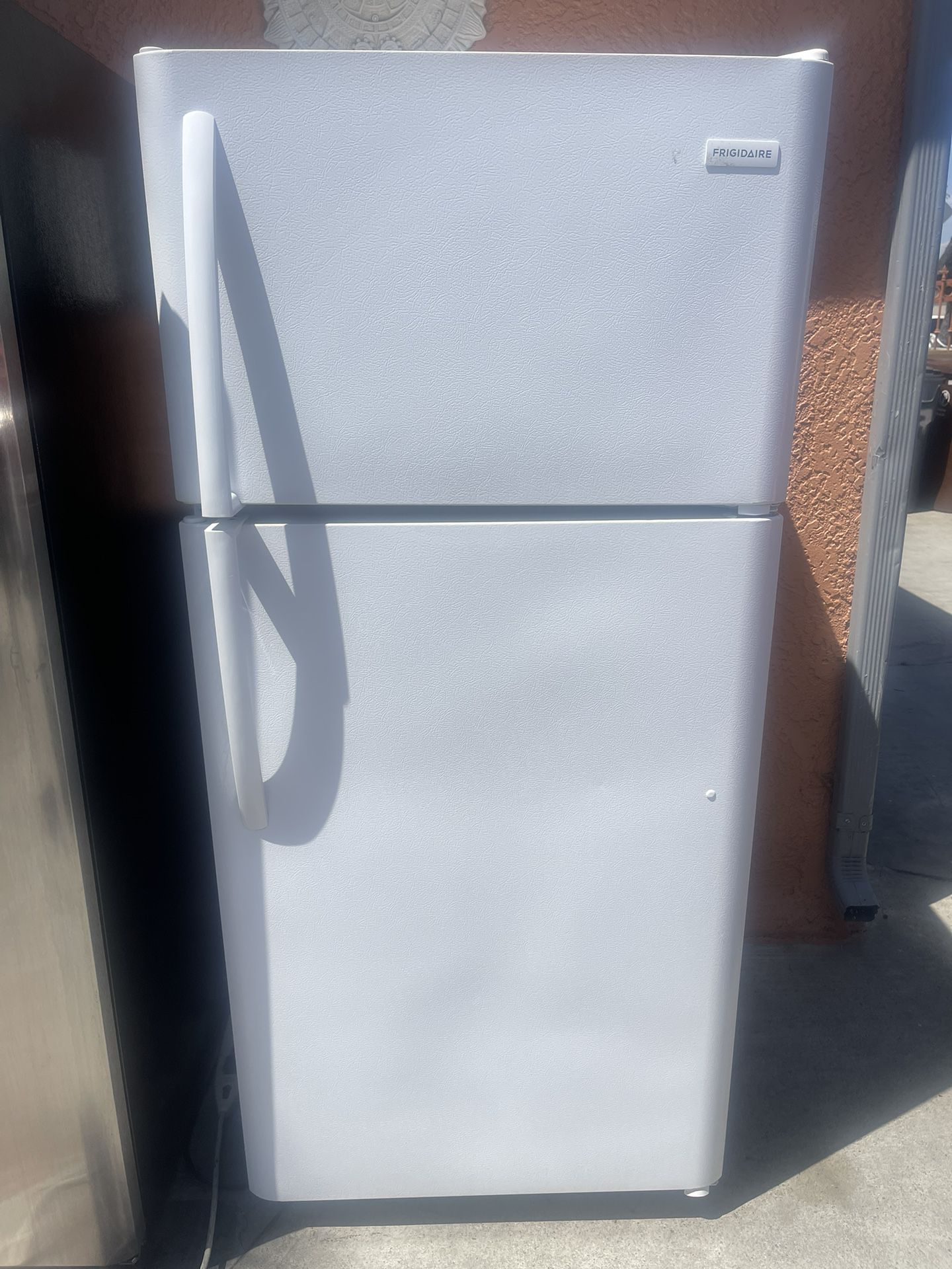 Refrigerator Fridge Muy Bueno $180