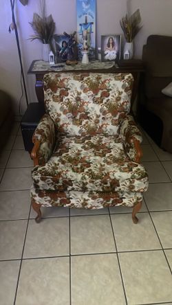 2 Vintage Sofa Chairs plus leg rest