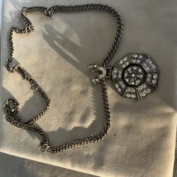 Long Chain Necklace With Rhinestones 